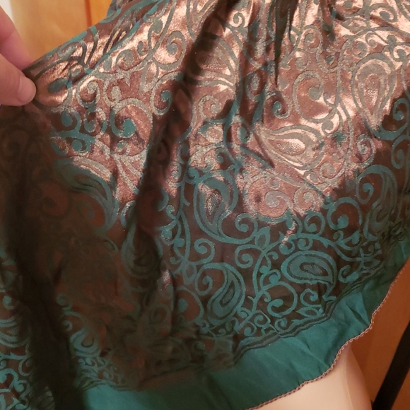 GNT Women's shawl (wrap) 38x38 inches - Picture 2 of 5